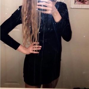 S Long-sleeve black dress